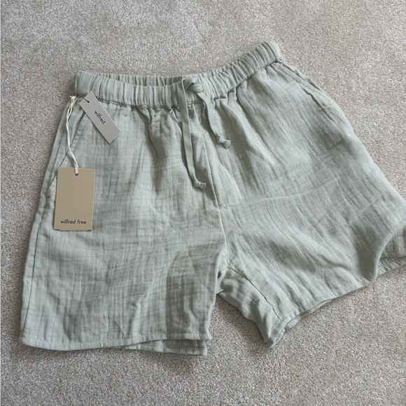 BNWT Aritzia Wilfred Sail Shorts -Silver Sage Green - Picture 1 of 3